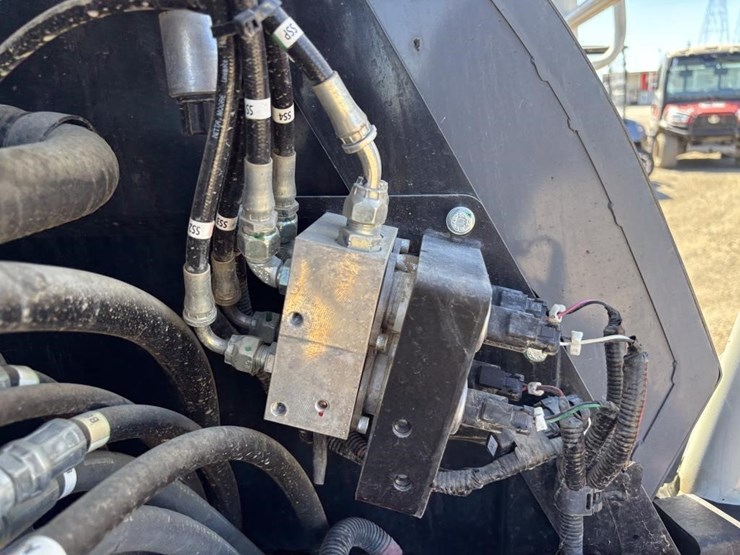2016-takeuchi-tb240-image-43