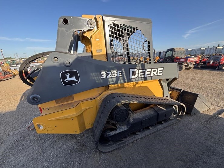 2018-deere-323e-image-7