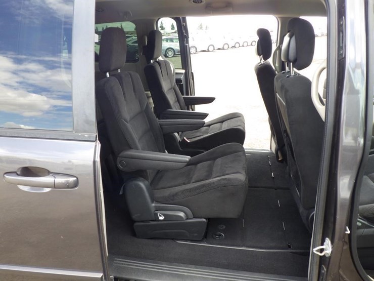 2015-dodge-grand-caravan-image-8