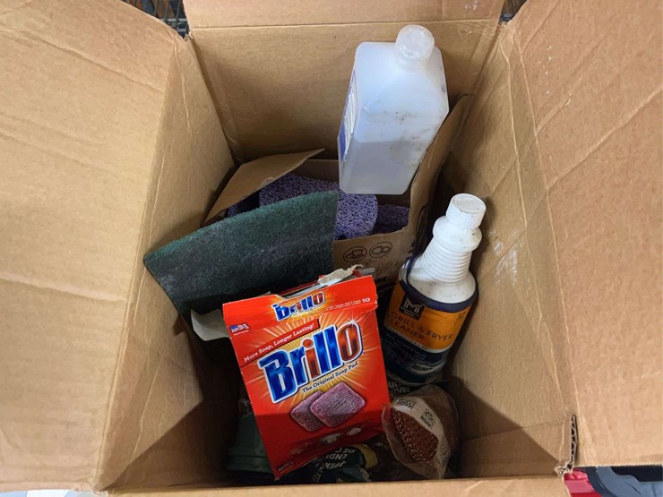 box-of-cleaning-supplies-image-4