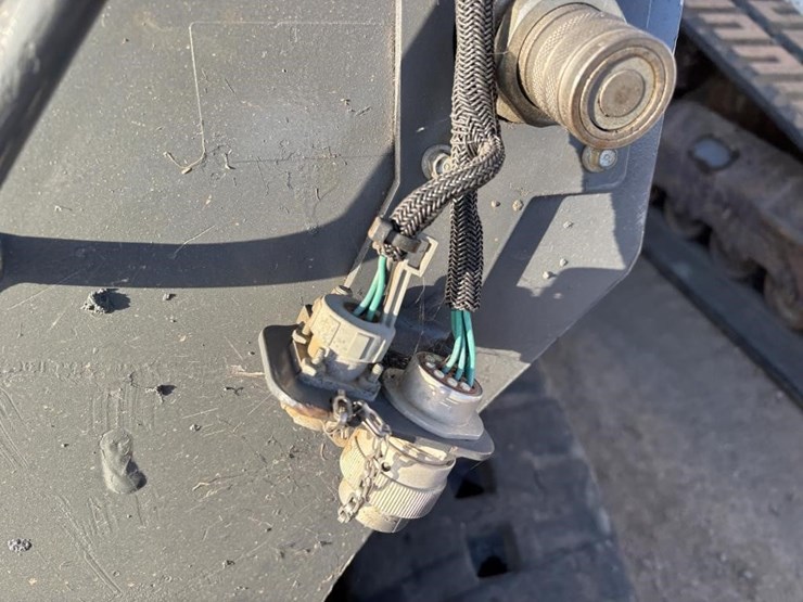 2018-deere-323e-image-14