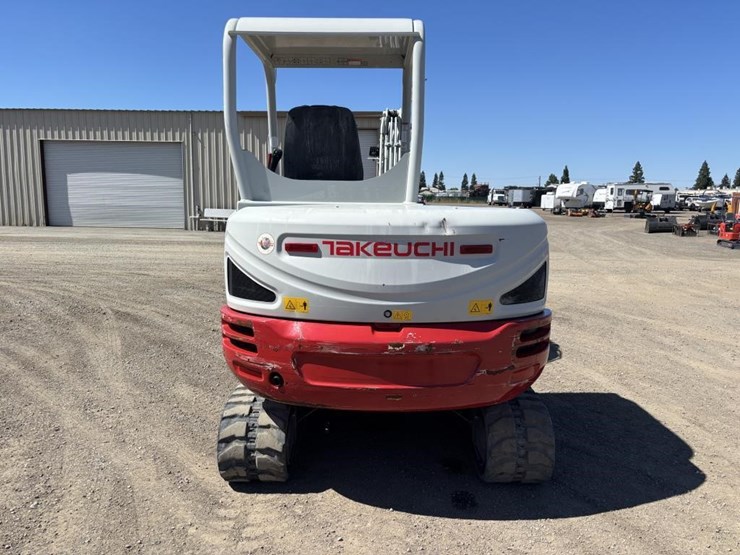 2016-takeuchi-tb240-image-8