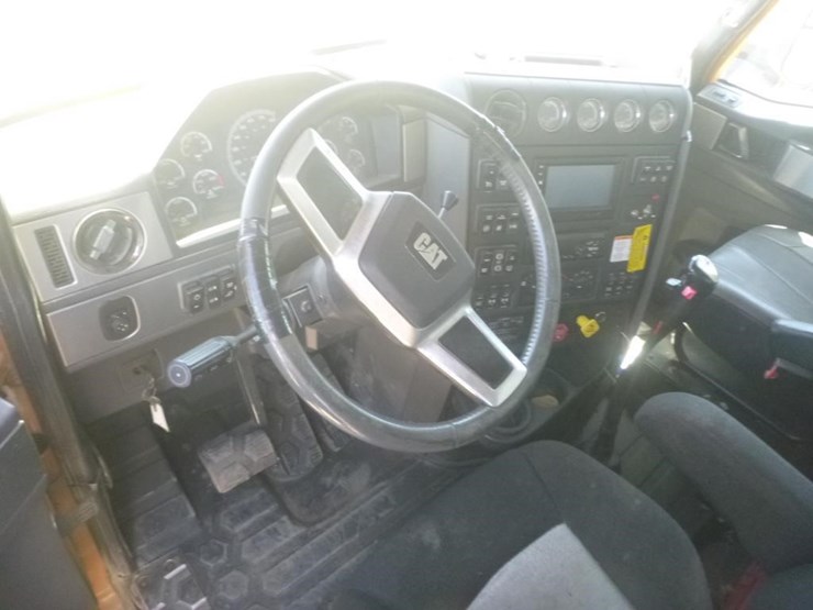 2016-caterpillar-ct660-image-18