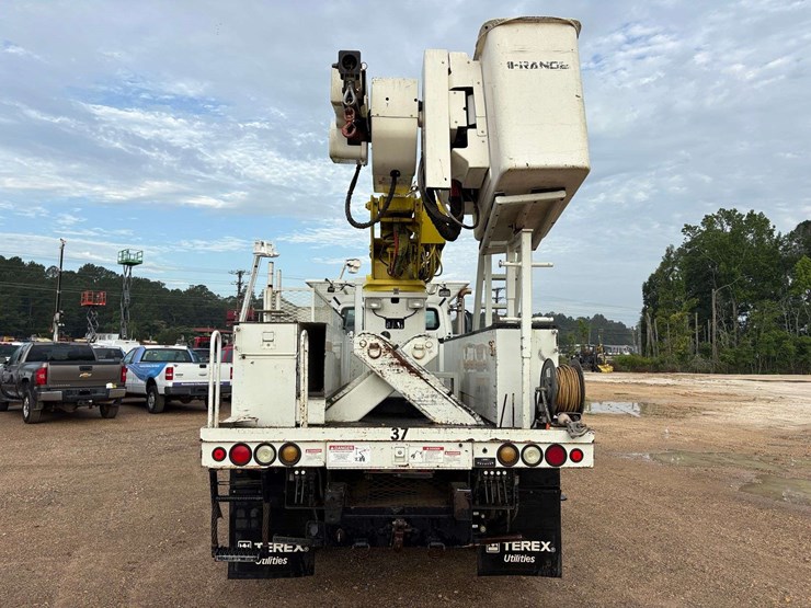 2013-freightliner-m2-106-image-5