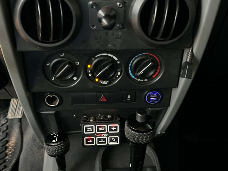 2010-jeep-wrangler-sport-image-42