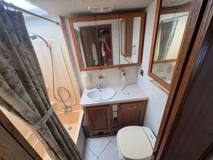 1999-allegro-bay-32'-motorhome-(62,037-miles)-image-24