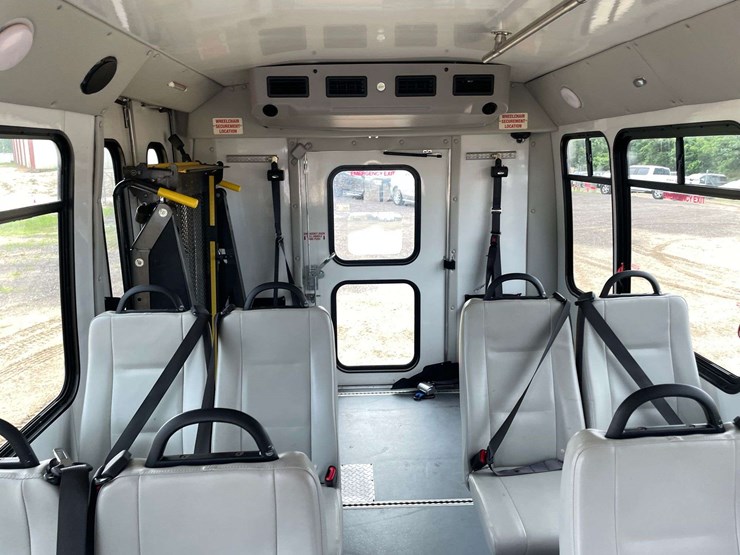 2020-ford-e350-image-17
