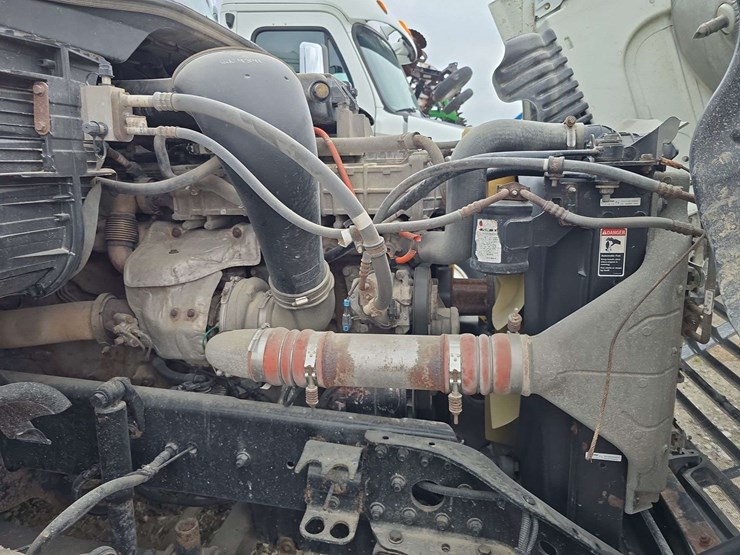 2015-freightliner-cascadia-125-image-21