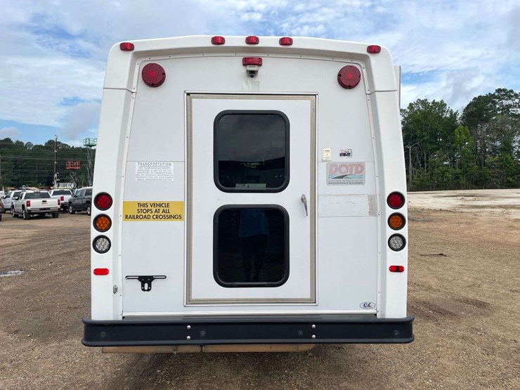 2020-ford-e350-image-6