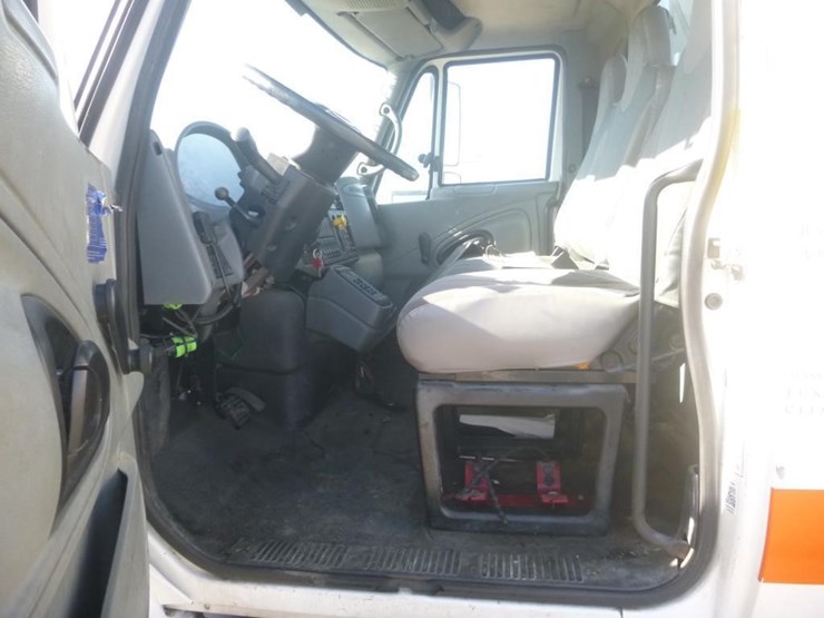 2003-international-durastar-4300-image-11
