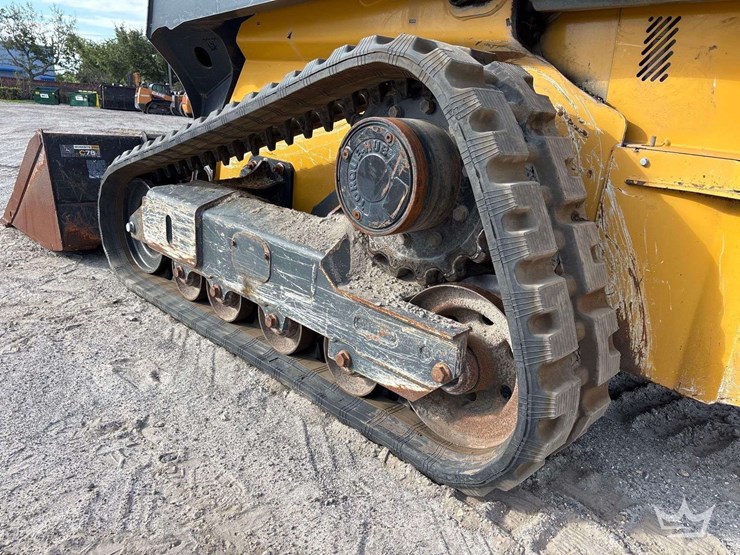 2020-deere-325g-image-30