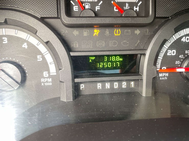 2010-ford-e350-image-25