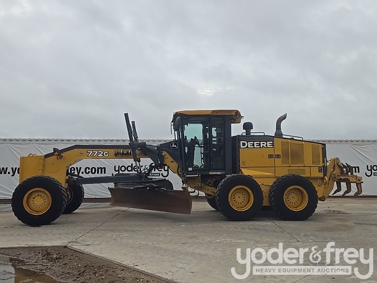 2011-deere-772g-image-2