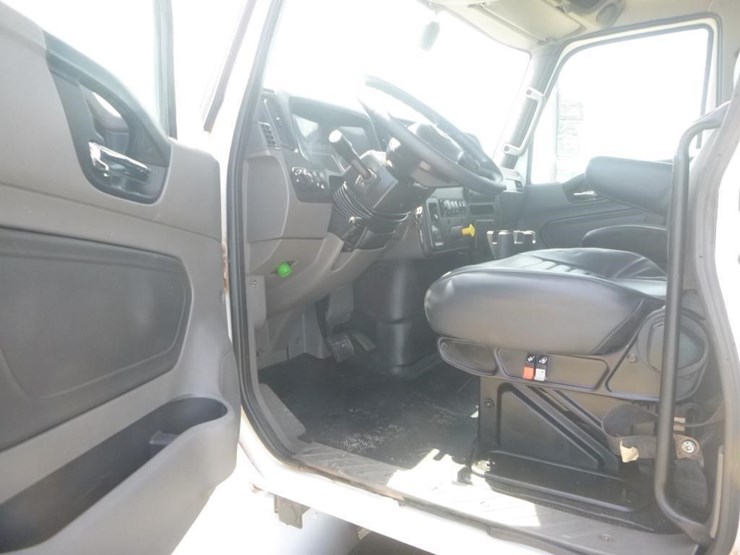 2020-international-mv607-image-9