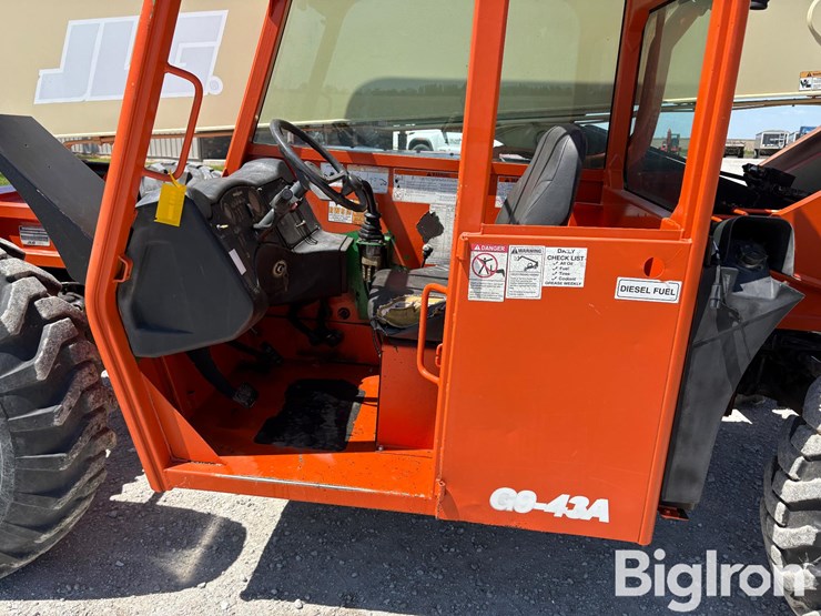 2005-jlg-g9-43a-image-11