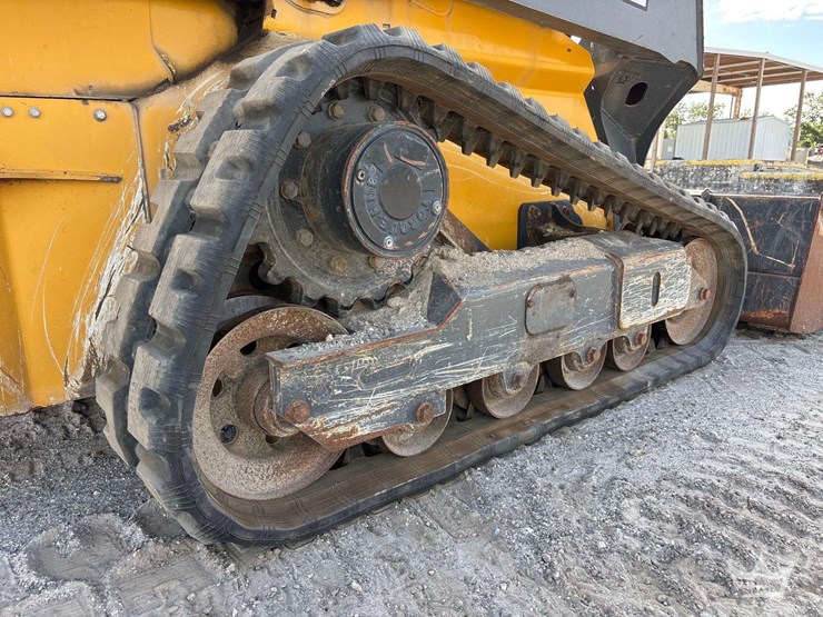 2020-deere-325g-image-36