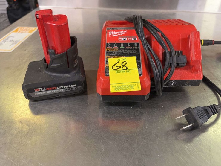 milwaukee-3/8"-drill,-battery,-charger-image-2