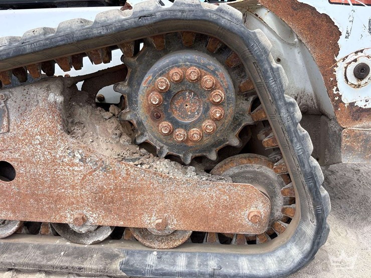 2014-bobcat-t590-image-29