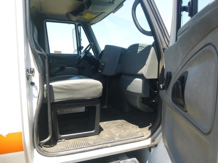 2006-international-durastar-4300-image-19