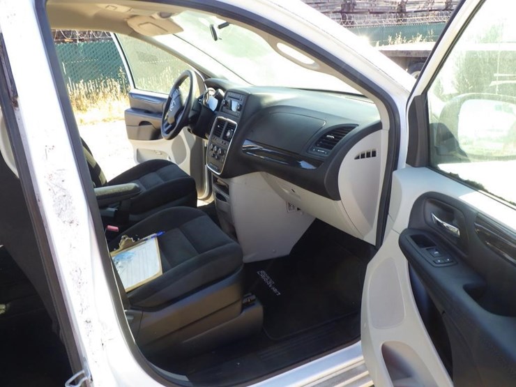 2017-dodge-grand-caravan-image-7