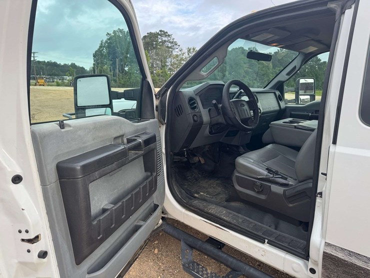 2012-ford-f550-xl-image-9