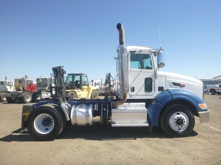 2013-peterbilt-384-image-7