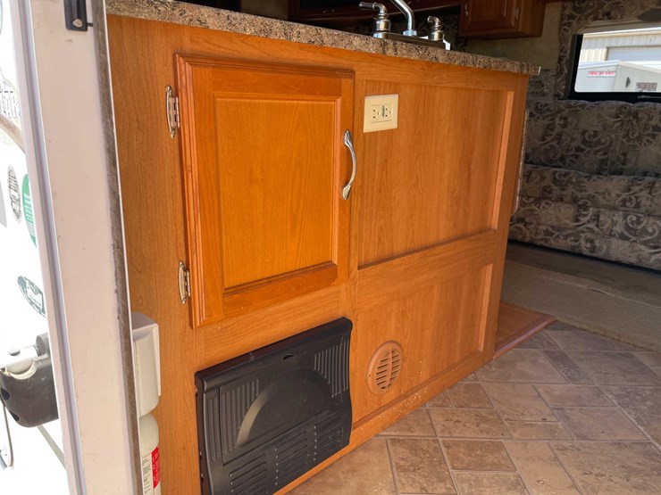 #1515-•-2008-keystone-travel-trailer-(wi-title)-(of)-image-51
