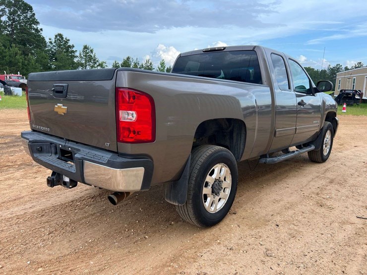 2012-chevrolet-silverado-2500hd-lt-image-3