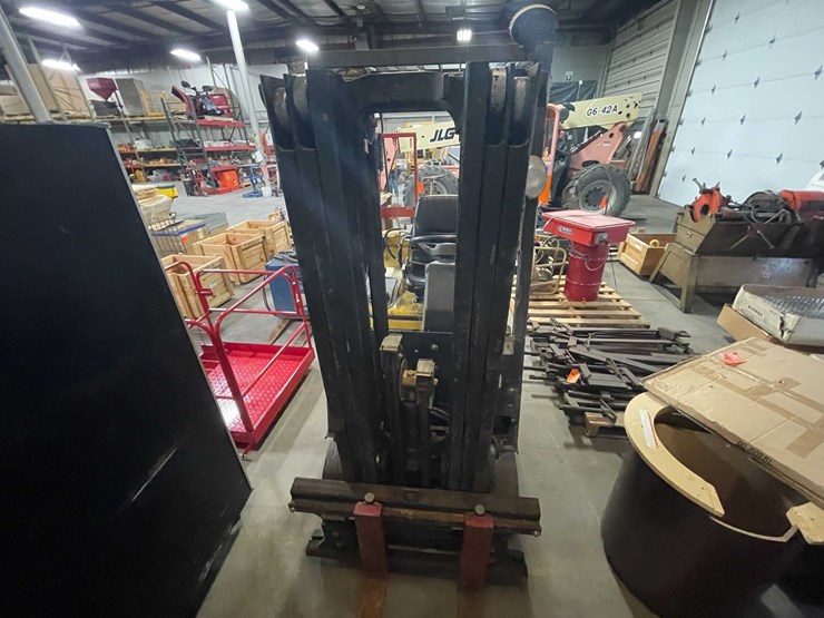 #1501-•-yale-3000lb-capacity-forklift-(wall-e)-image-15
