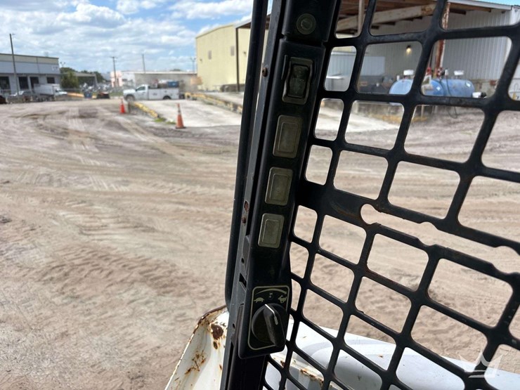2014-bobcat-t590-image-22