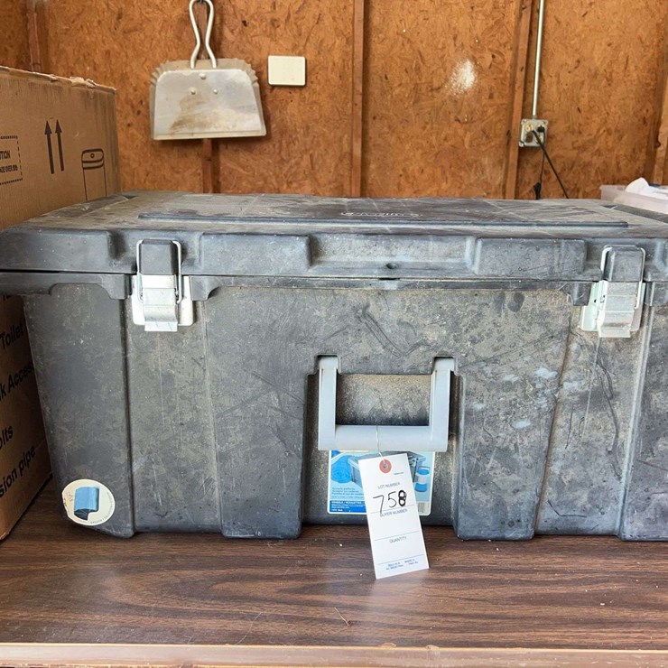 27 Gallon Tote with Locks and Wheels