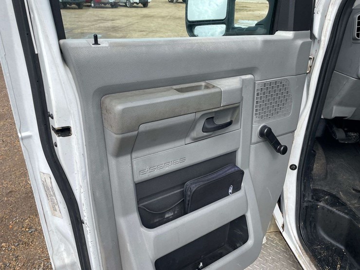 2010-ford-e350-image-9