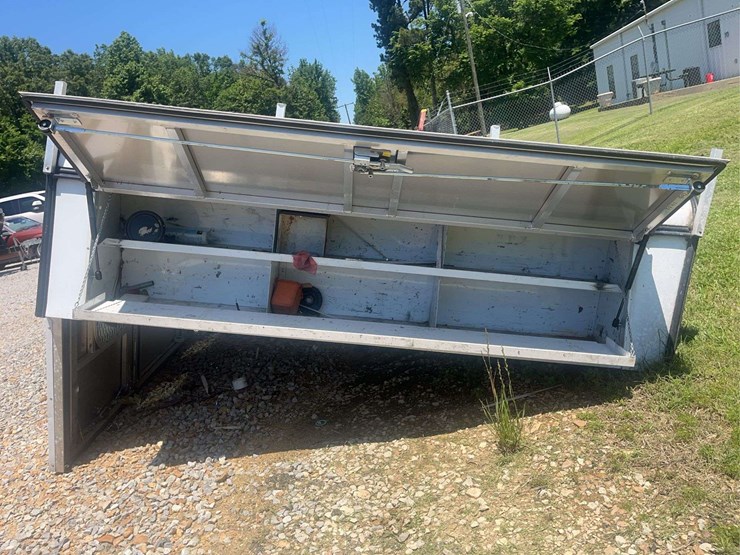 a.r.e.-truck-hero-topper-with-walk-in-rear-doors-image-8