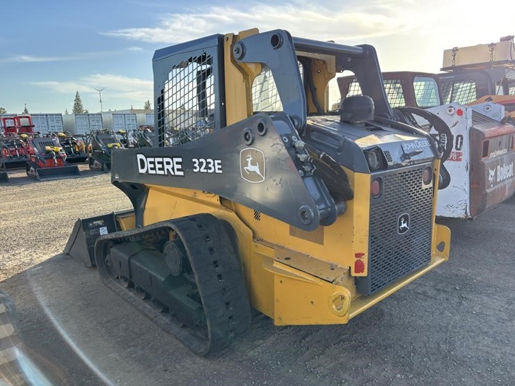 2018-deere-323e-image-4