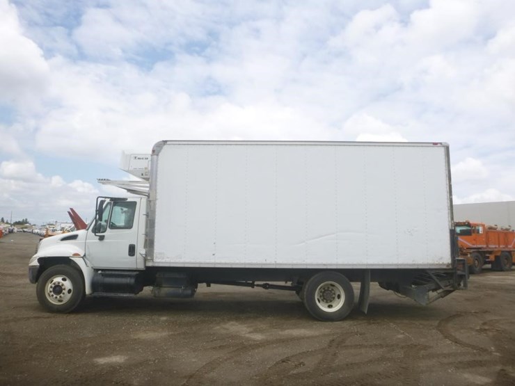 2006-international-durastar-4200-image-5