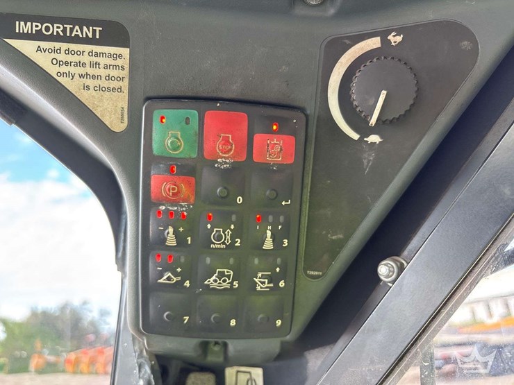 2020-deere-325g-image-22
