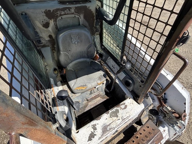 2005-bobcat-t180-image-21