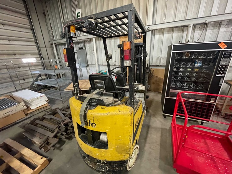 #1501-•-yale-3000lb-capacity-forklift-(wall-e)-image-6