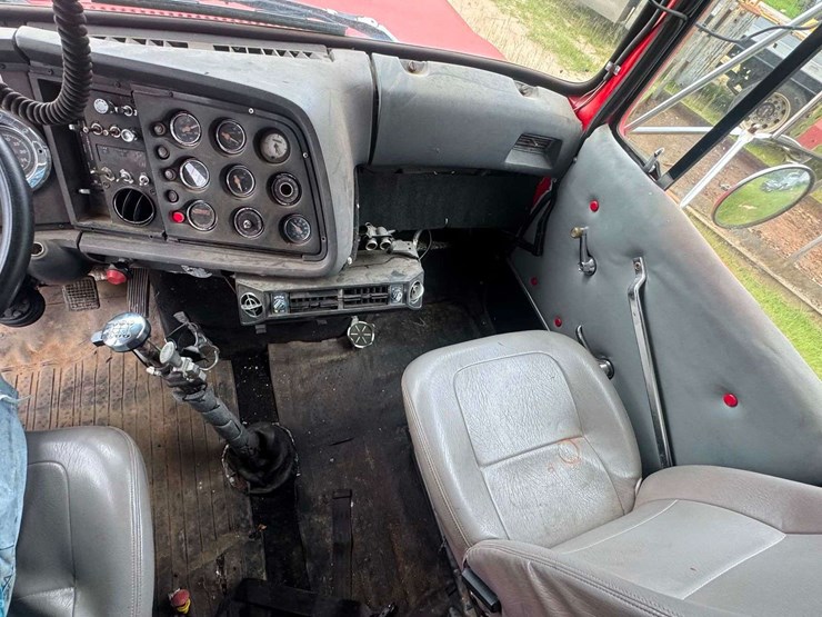 1984-ford-ltl9000-image-18