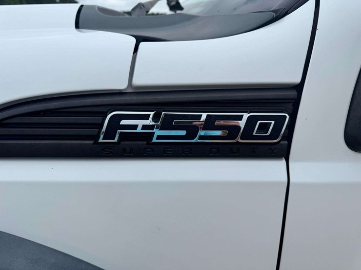 2012-ford-f550-xl-image-30