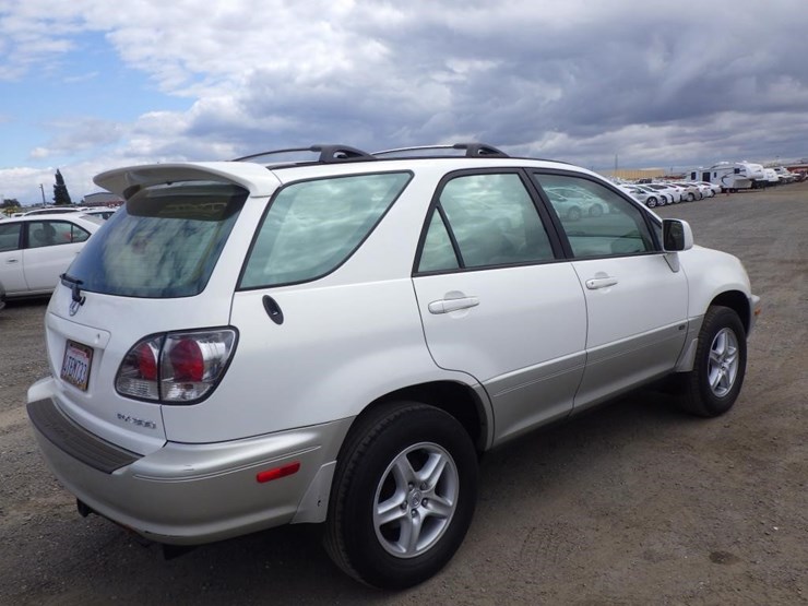 2001-lexus-rx300-image-3