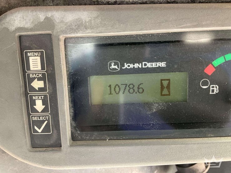 2015-deere-320e-image-7
