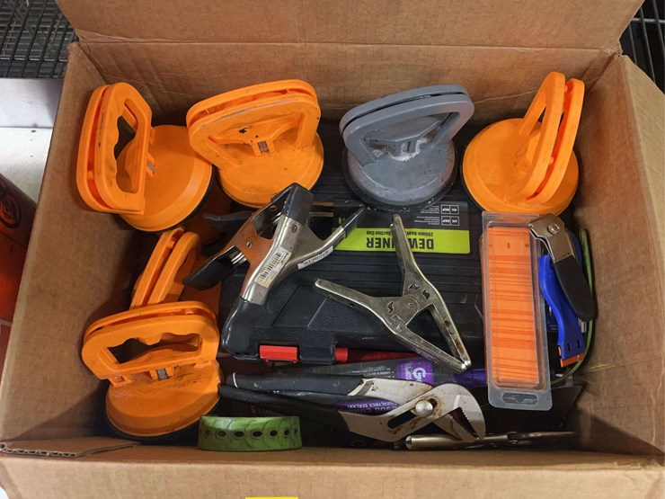 box-of-suction-lifters-image-2