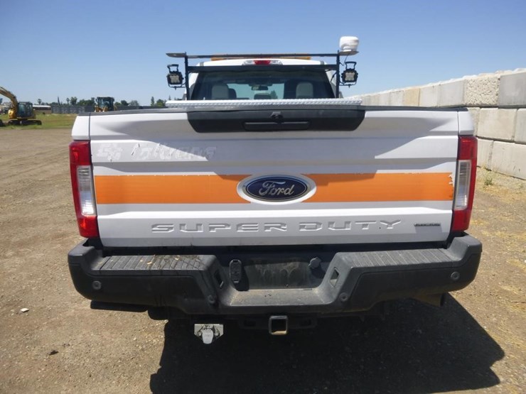 2017-ford-f350-image-18