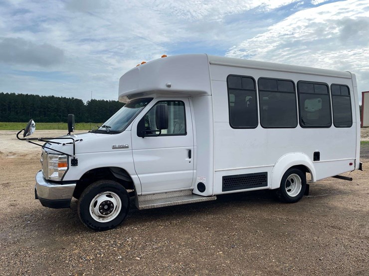 2020-ford-e350-image-1