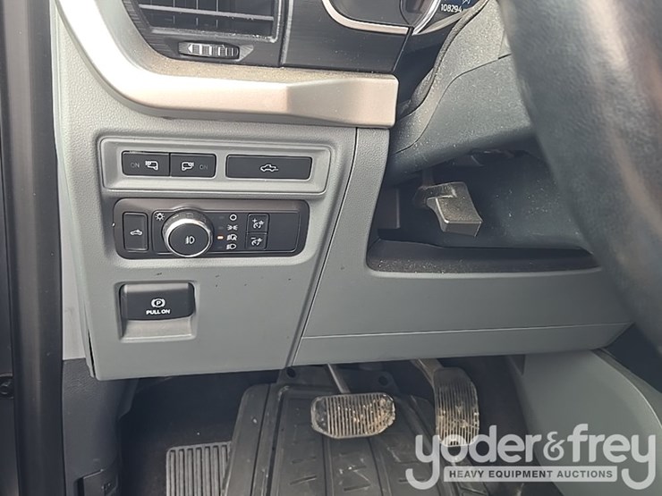 2021-ford-f150-xlt-image-49