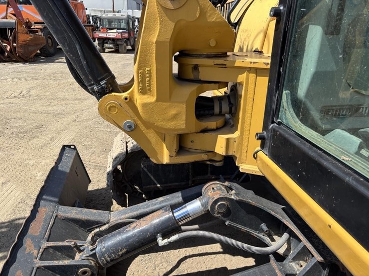 2015-caterpillar-308e2-cr-image-21