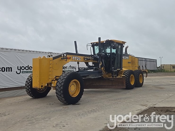 2011-deere-772g-image-1