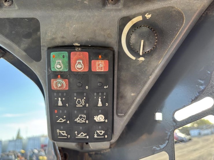 2018-deere-323e-image-26