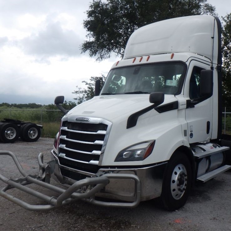 2020 FREIGHTLINER CASCADIA 116